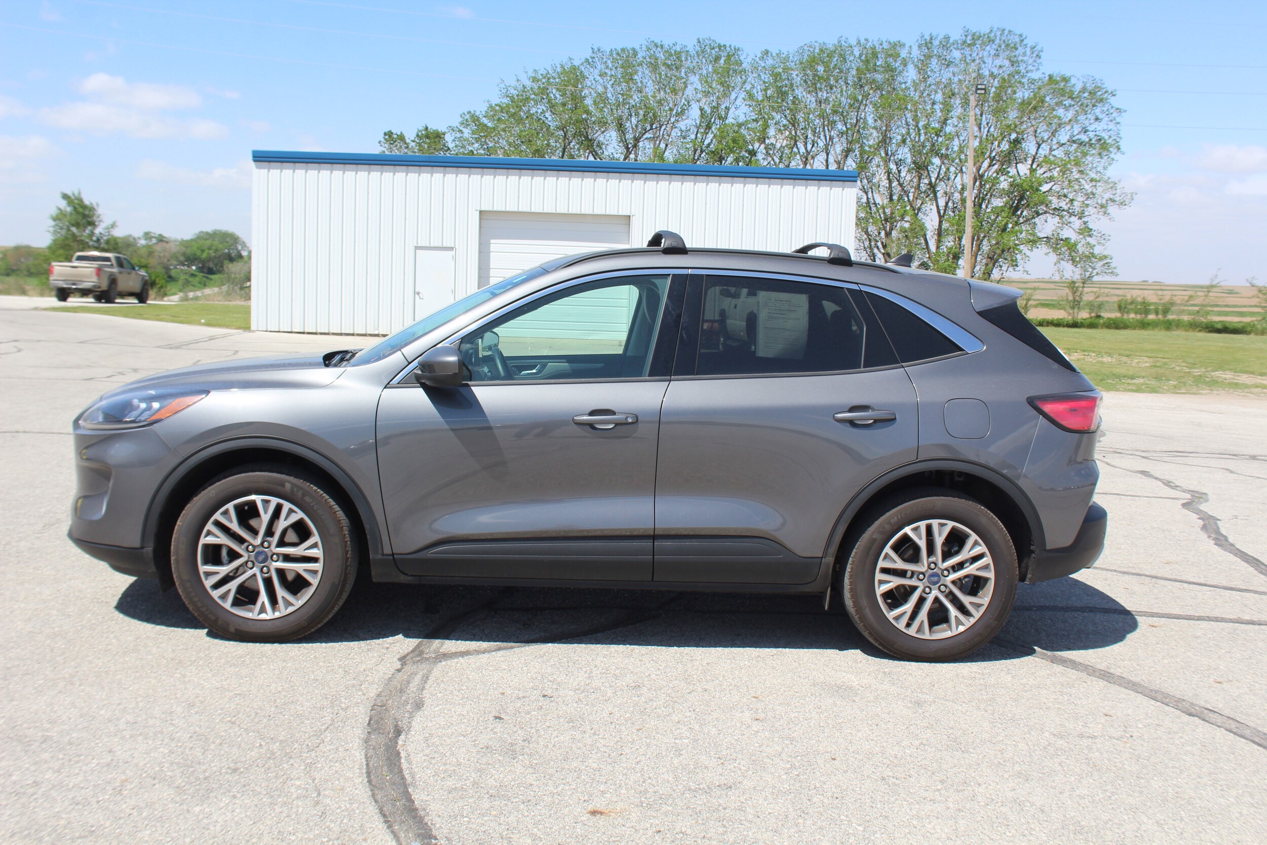 2022 Ford Escape SEL photo 2