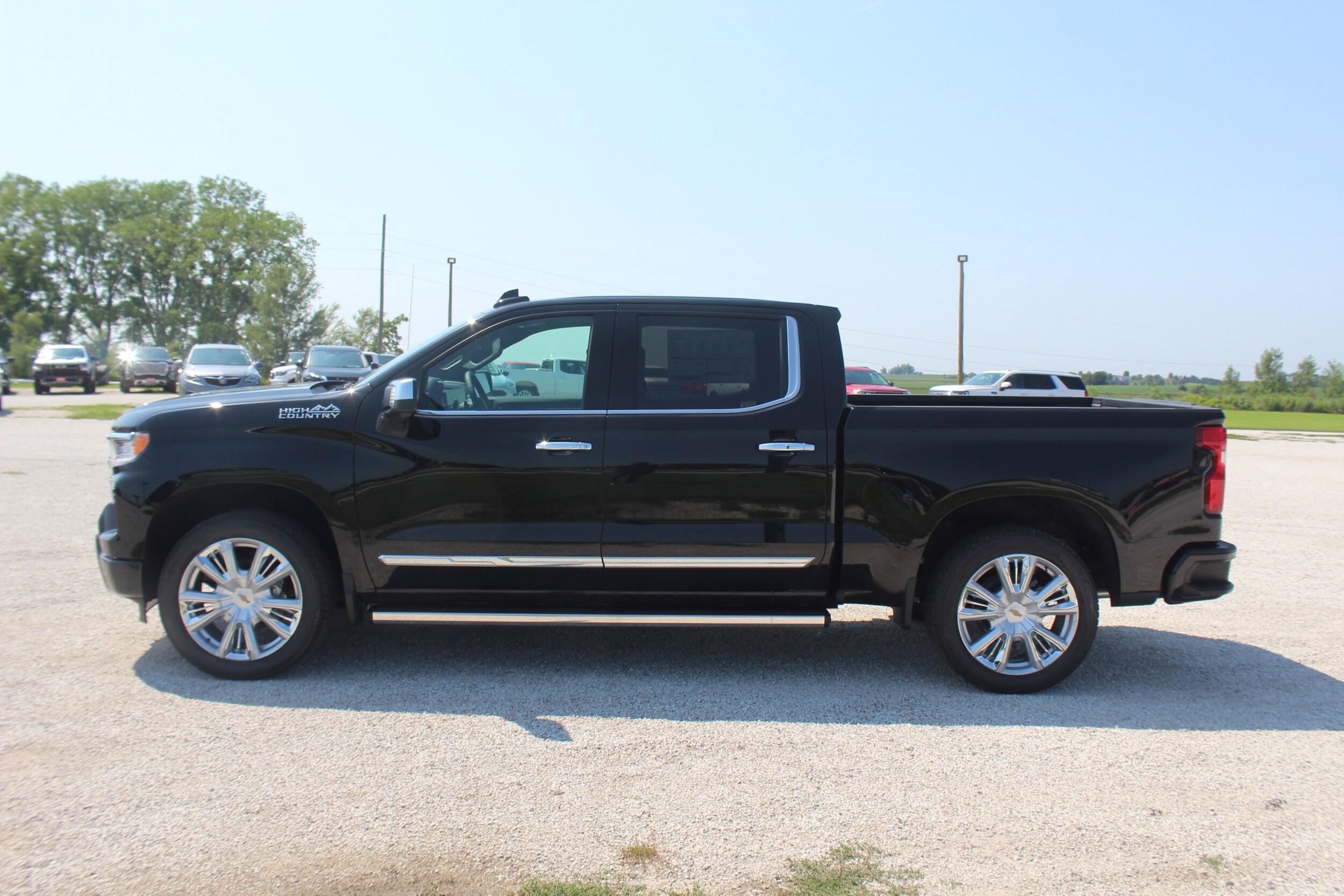 2025 Chevrolet Silverado 1500 High Country photo 2