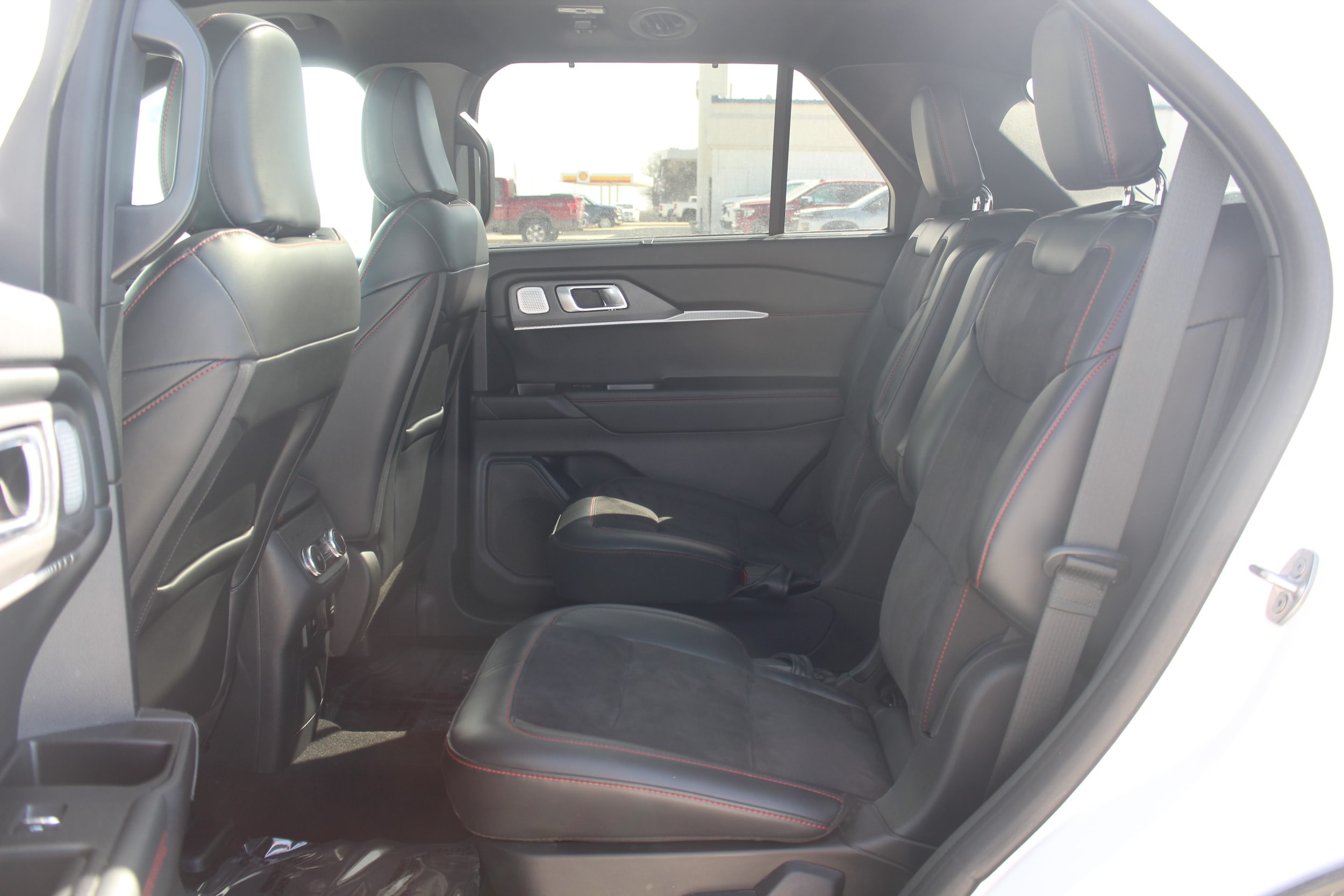 2025 Ford Explorer ST - Photo 22