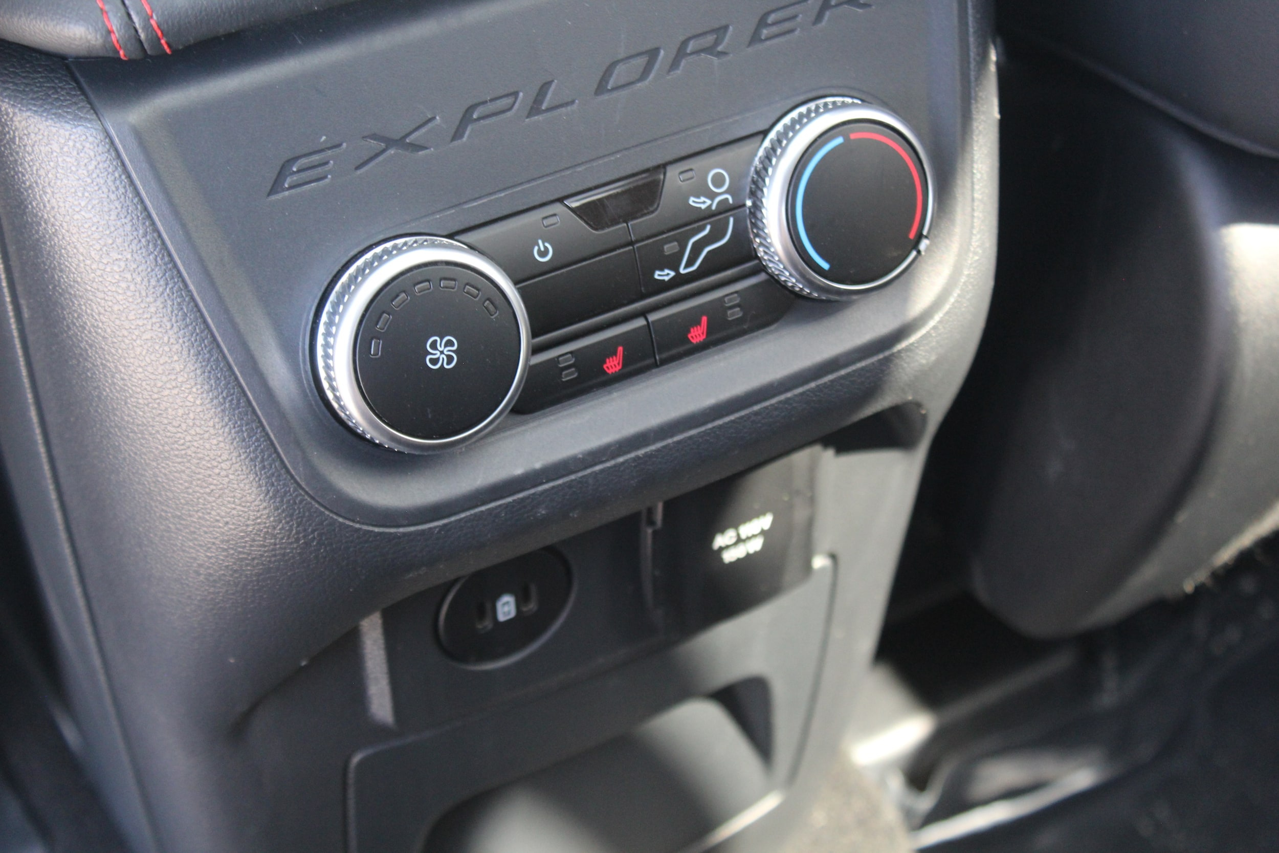 2025 Ford Explorer ST - Photo 20