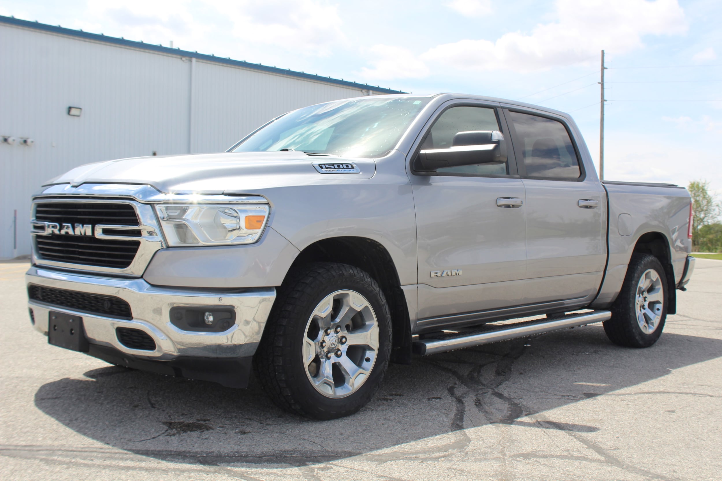 2021 RAM 1500 Big Horn/Lone Star 4x4 Crew Cab 5'7's photo