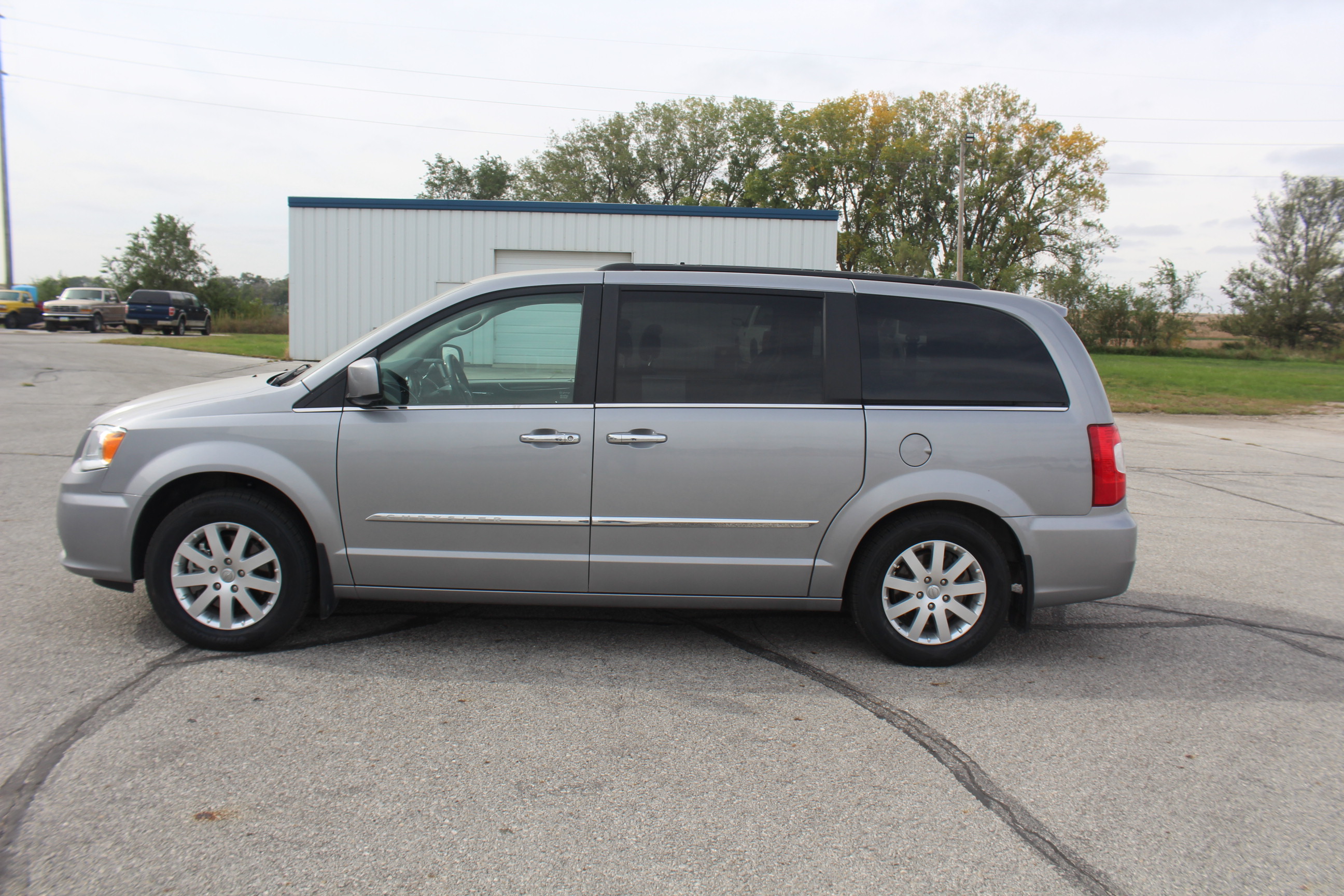 Used 2015 Chrysler Town & Country Touring with VIN 2C4RC1BG9FR618401 for sale in Harlan, IA
