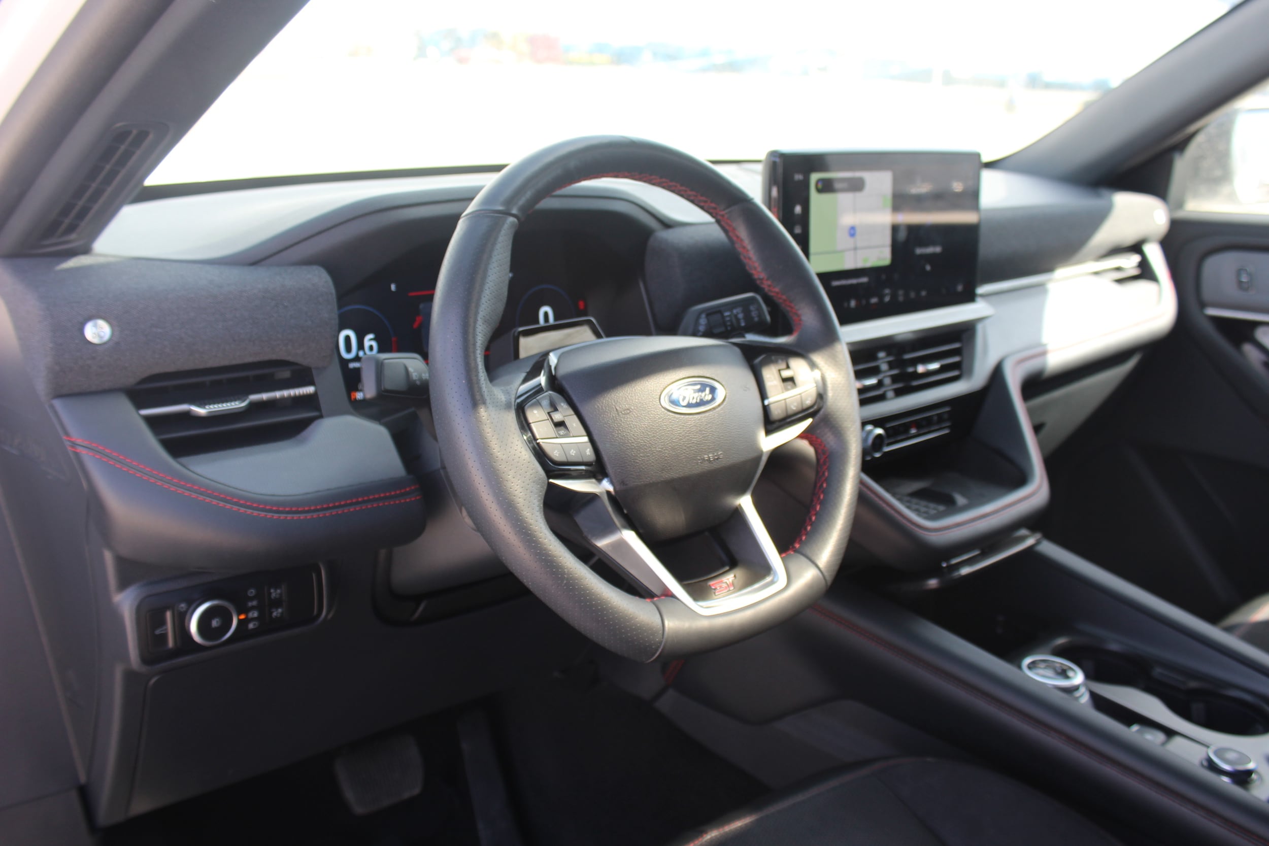 2025 Ford Explorer ST - Photo 16
