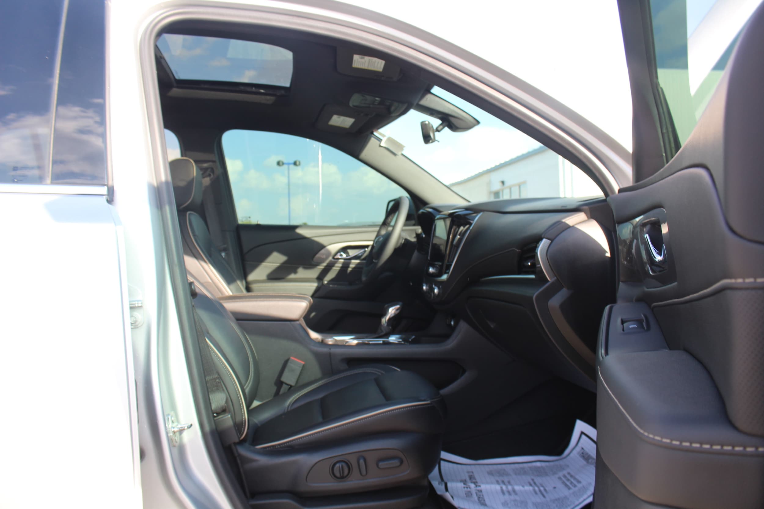 2022 Chevrolet Traverse Premier - Photo 17