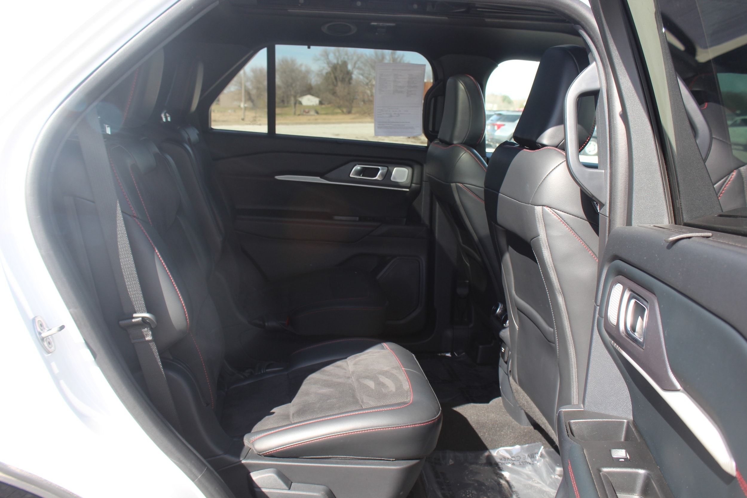 2025 Ford Explorer ST - Photo 26