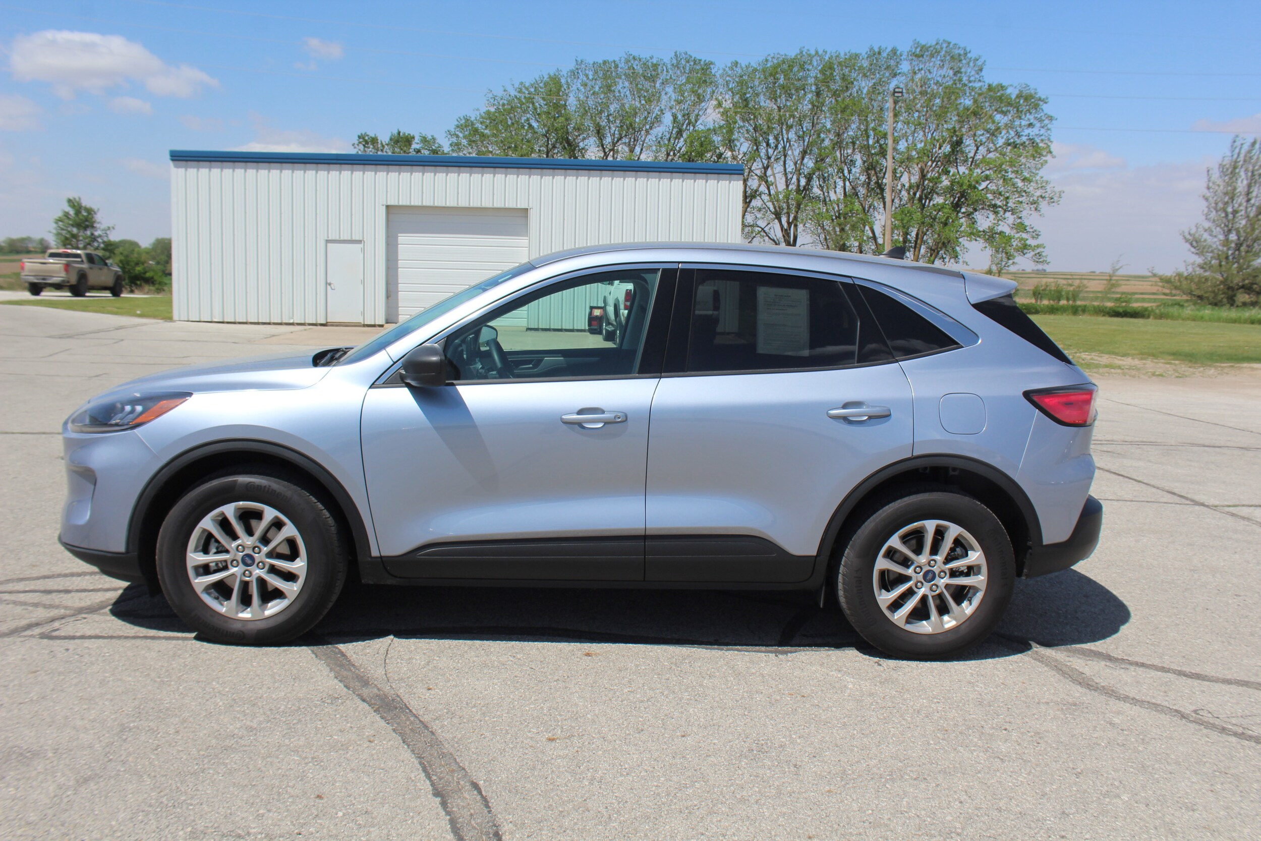 2022 Ford Escape SE photo 2