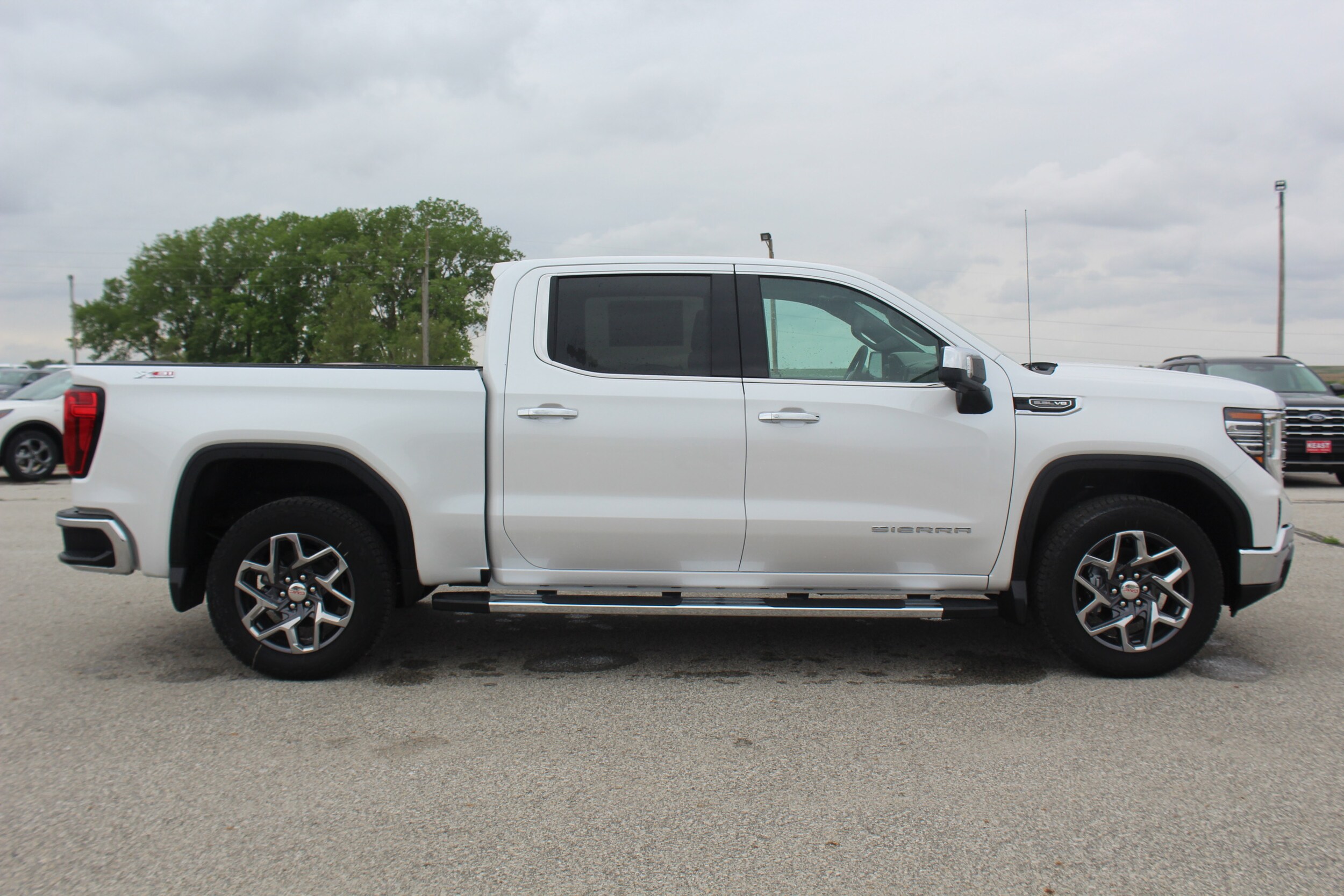 2025 Gmc Sierra 1500 SLT photo 4