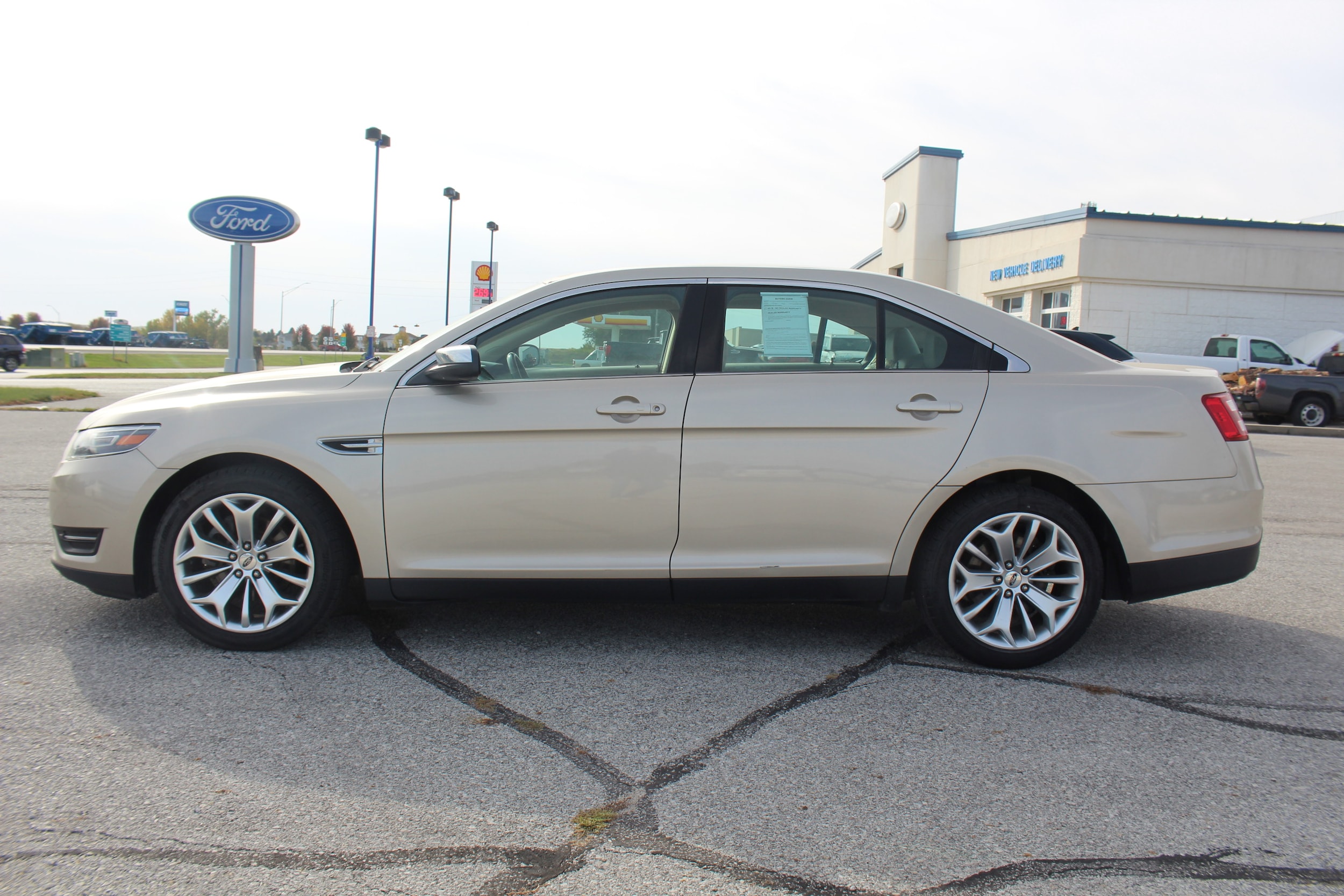 Used 2018 Ford Taurus Limited with VIN 1FAHP2F83JG116105 for sale in Harlan, IA