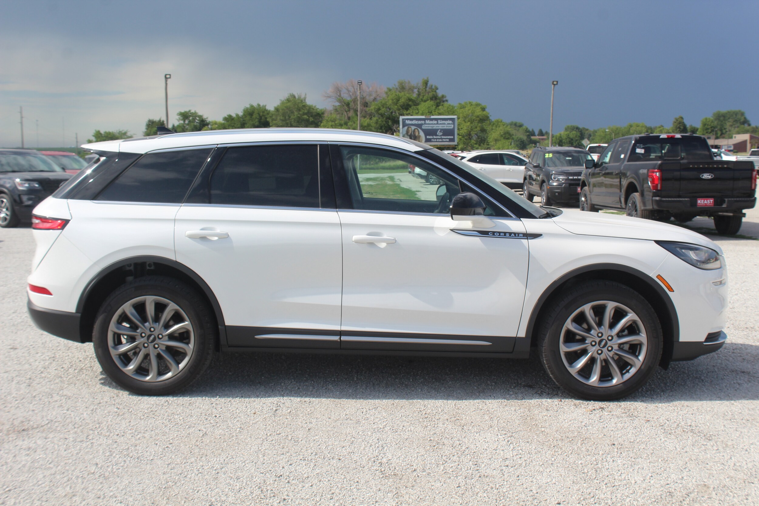 2022 Lincoln Corsair Standard photo 4
