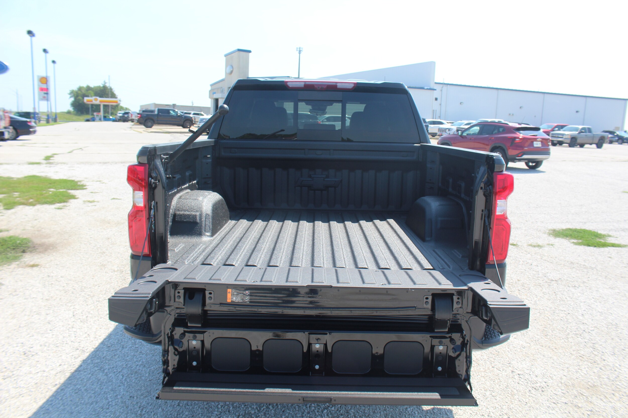 2025 Chevrolet Silverado 1500 High Country photo 4