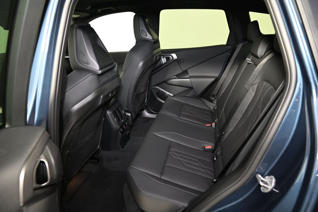 2026 BMW X3 30 - Photo 24