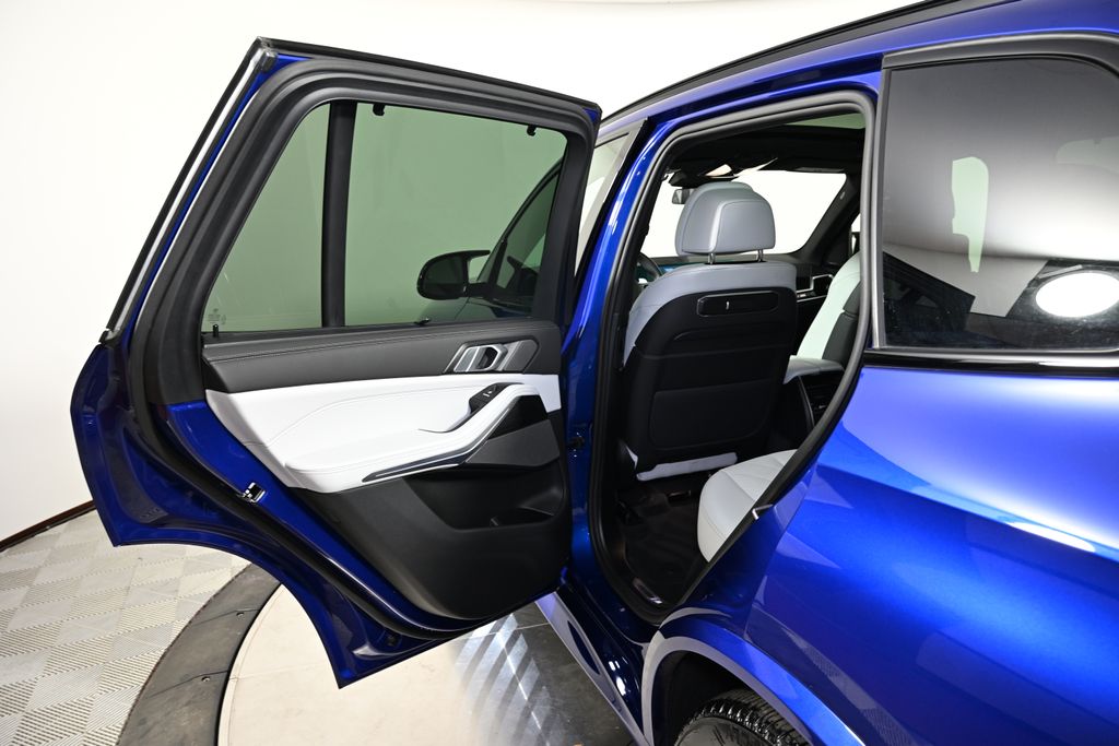 2025 BMW X5 M60i - Photo 23