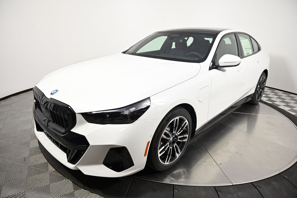 2027 BMW 550e Sedan 