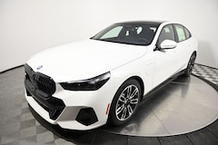 2027 BMW 550e xDrive Sedan