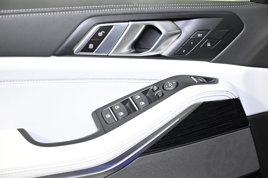 2025 BMW X5 M60i - Photo 22
