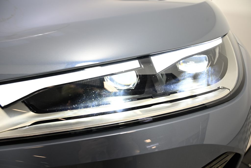 2025 BMW iX 50 - Photo 9