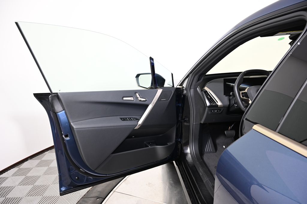 2026 BMW iX 45 - Photo 20