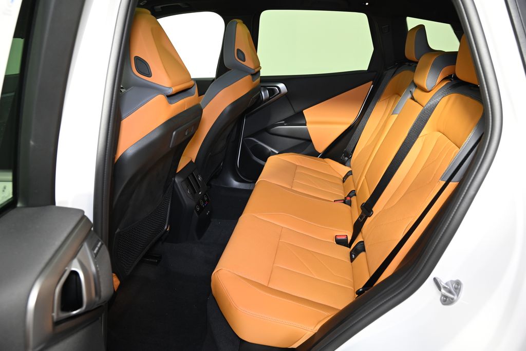 2026 BMW X3 30 - Photo 24