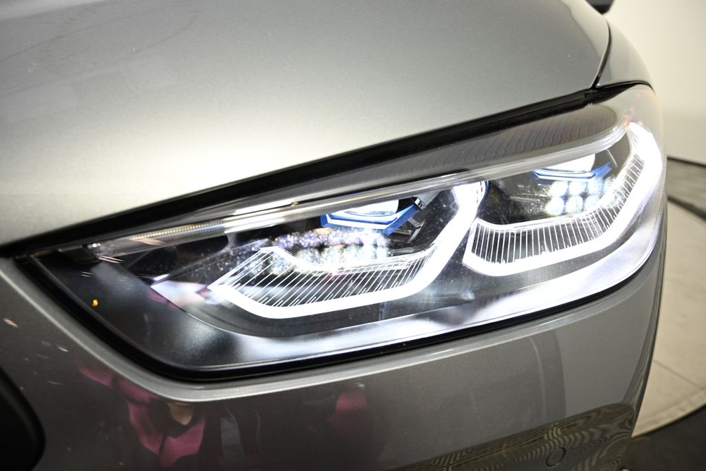 2026 BMW 8 Series 840i - Photo 9