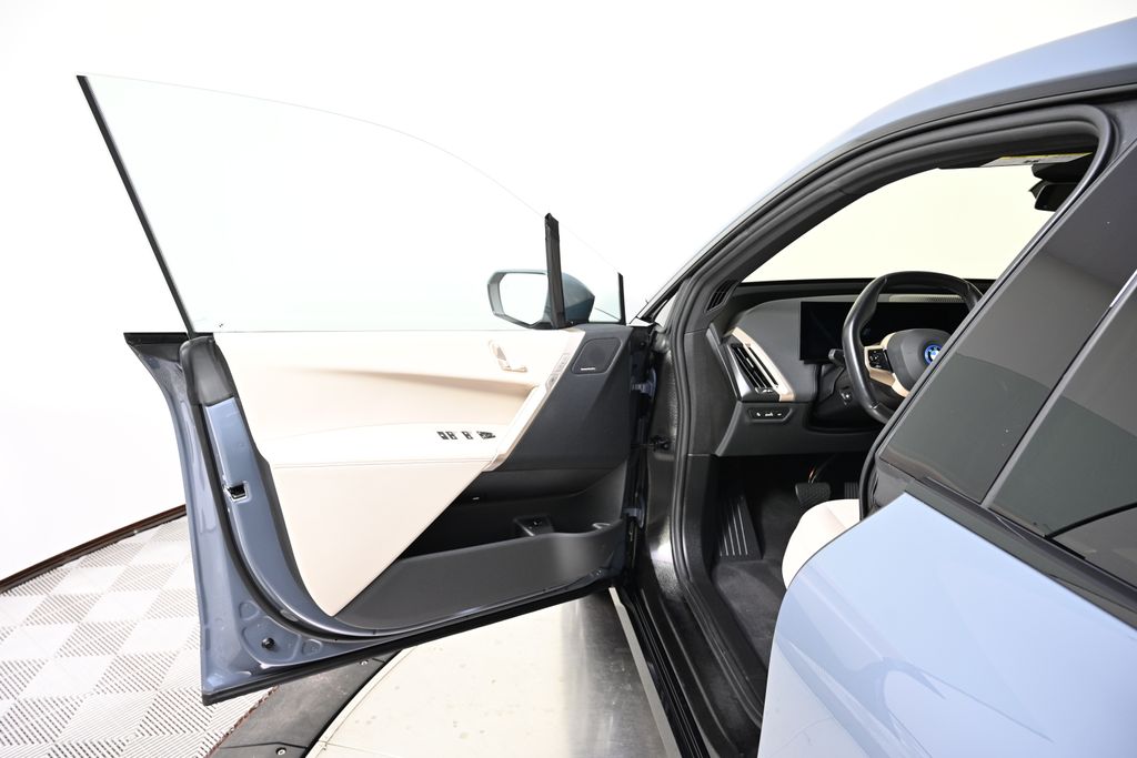 2025 BMW iX 50 - Photo 20