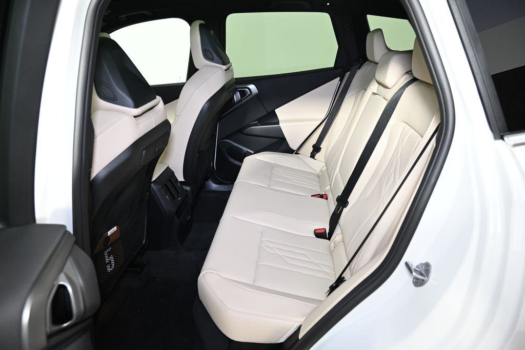 2026 BMW X3 30 - Photo 24