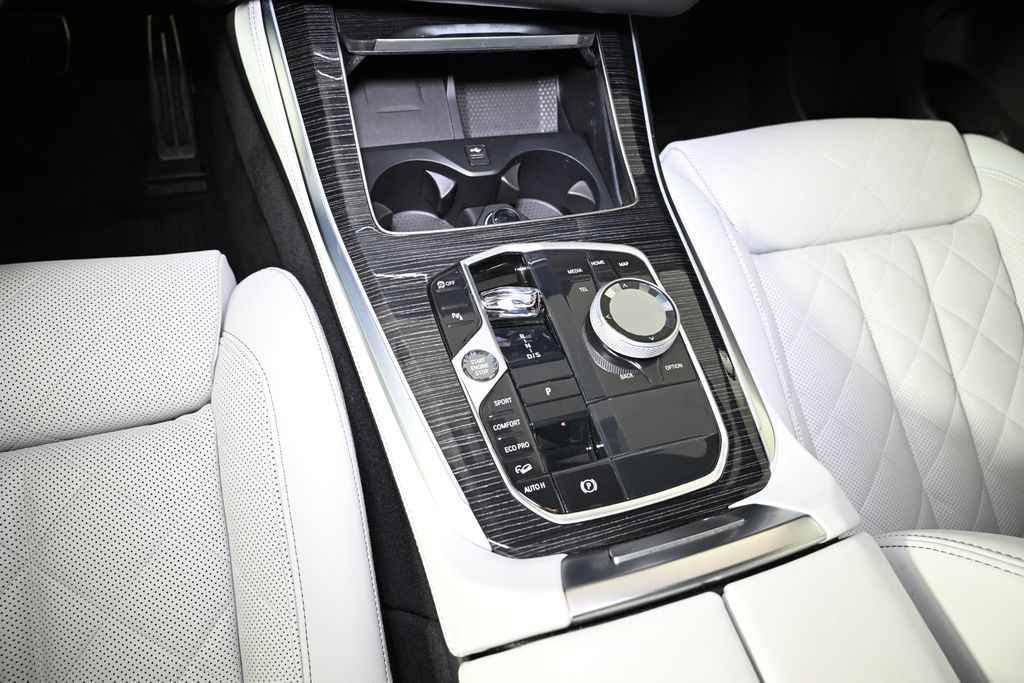 2025 BMW X5 M60i - Photo 24