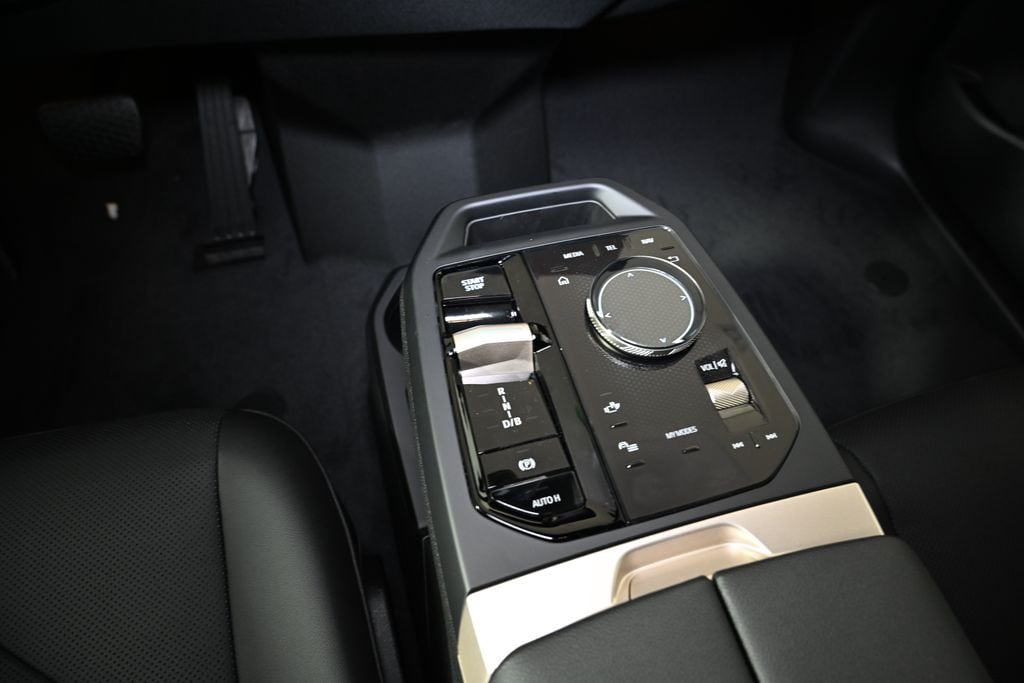 2026 BMW iX 45 - Photo 19