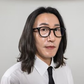 Staff member Steve Yoon from ID_004237