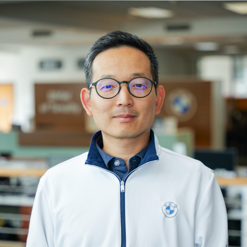 Staff member Bob Kim from ID_5d6a62