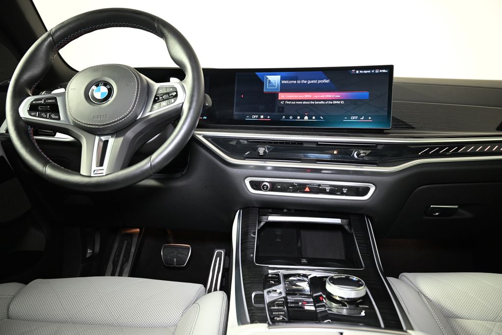 2025 BMW X5 M60i - Photo 17