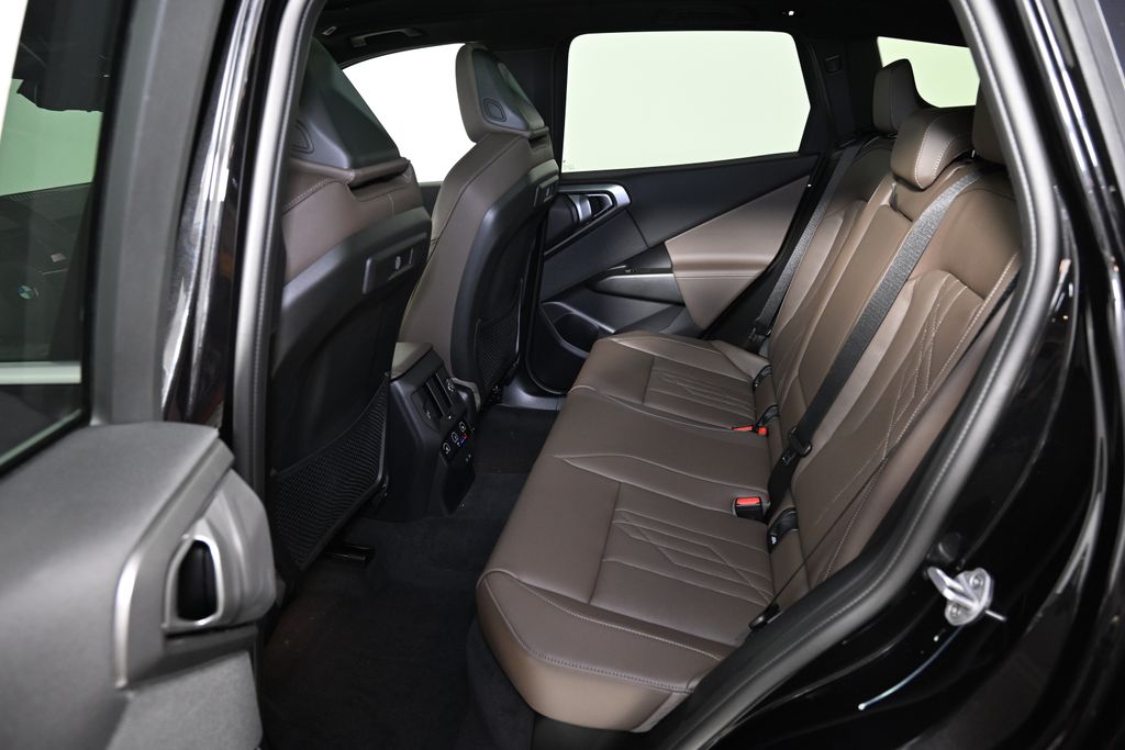 2026 BMW X3 30 - Photo 24