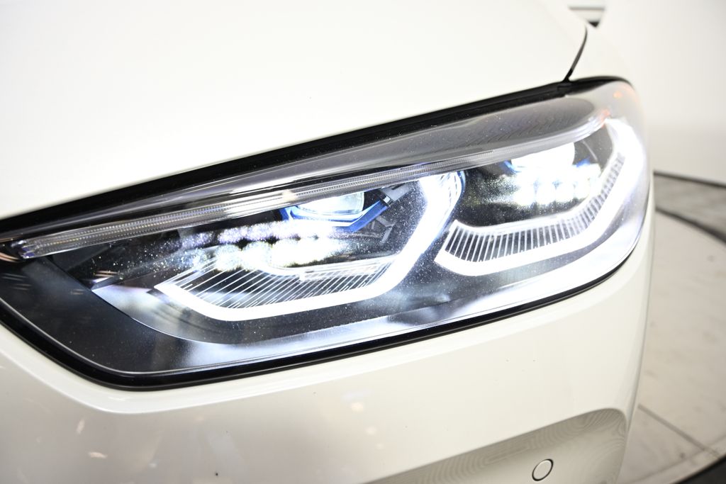 2026 BMW 8 Series 840i - Photo 9