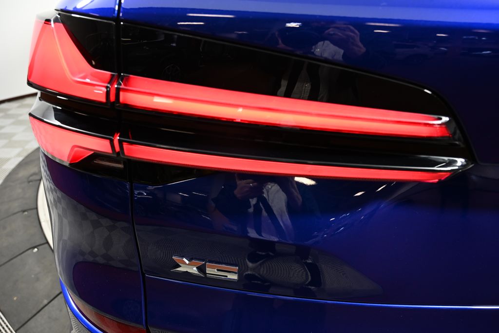 2025 BMW X5 M60i - Photo 11