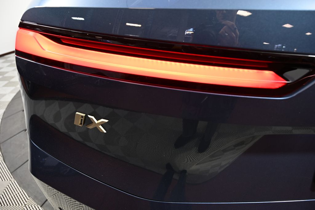 2026 BMW iX 45 - Photo 11