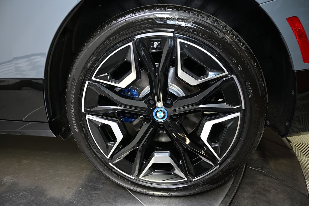 2025 BMW iX 50 - Photo 12