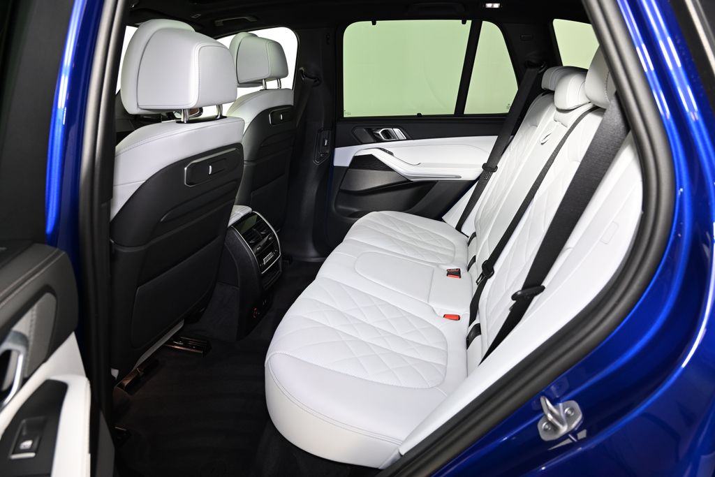 2025 BMW X5 M60i - Photo 25