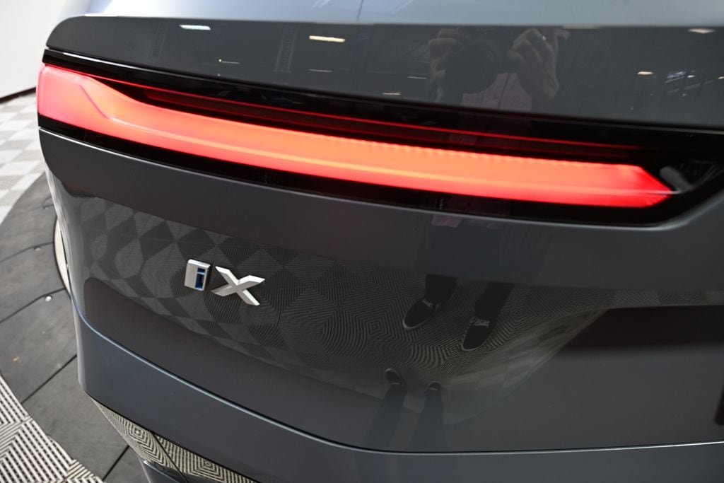 2025 BMW iX 50 - Photo 11