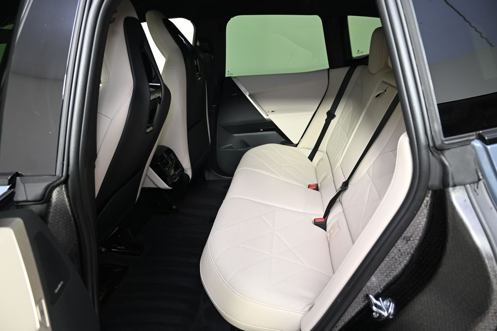 2025 BMW iX 50 - Photo 23