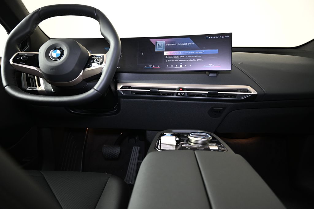 2026 BMW iX 45 - Photo 16