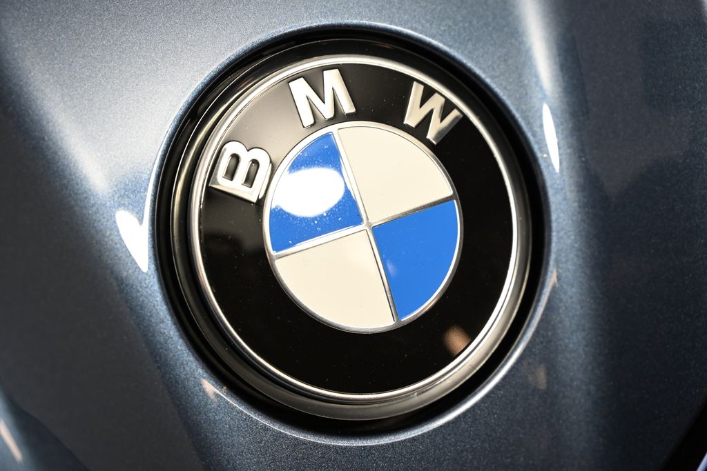2026 BMW iX 45 - Photo 13