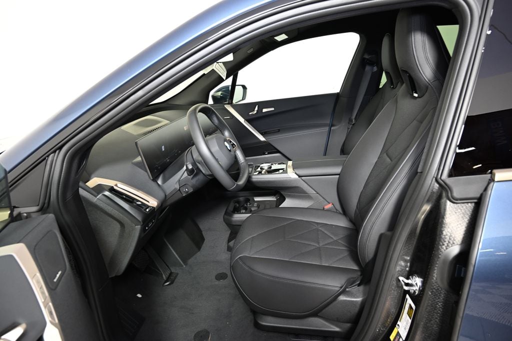 2026 BMW iX 45 - Photo 14