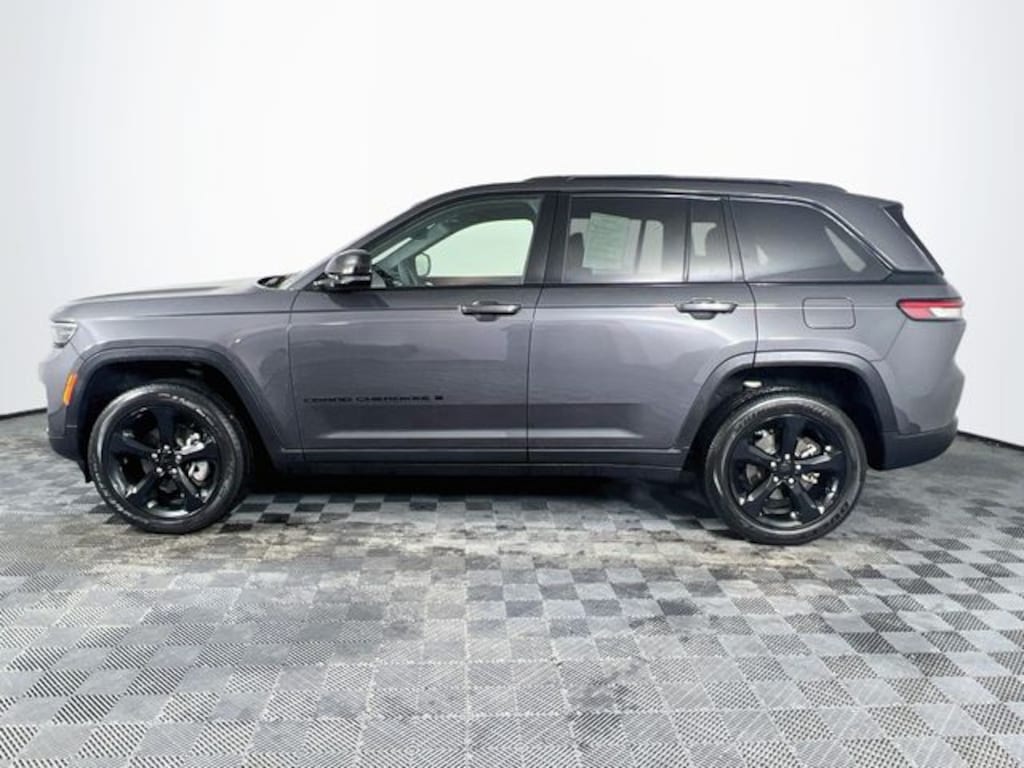 Used 2024 Jeep Grand Cherokee Altitude SUV