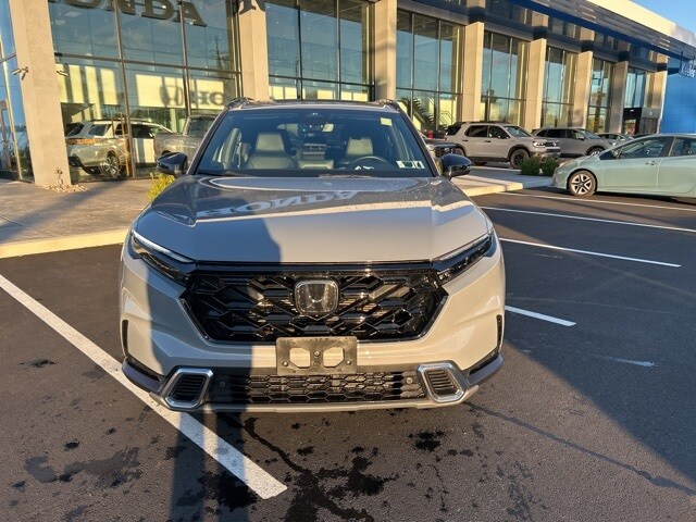 2023 Honda CR-V Hybrid Sport Touring photo 2