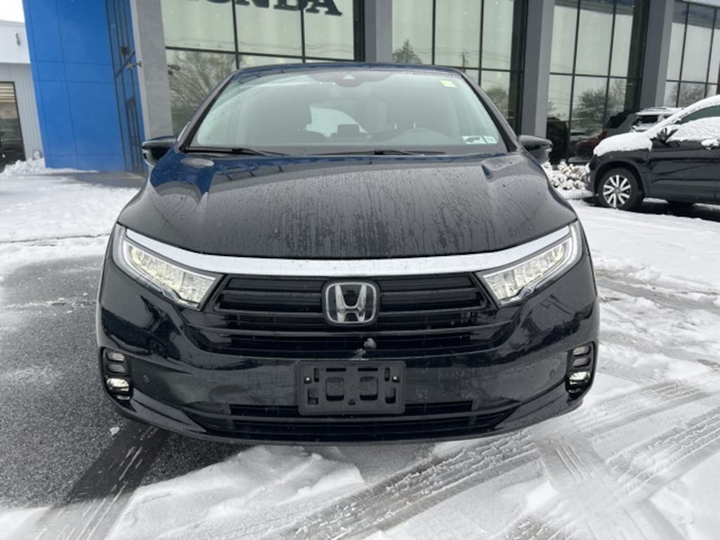 Certified 2023 Honda Odyssey Touring Van