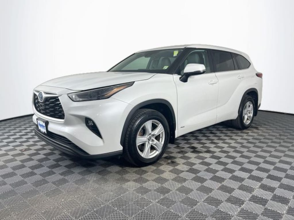 Used 2023 Toyota Highlander Hybrid LE SUV