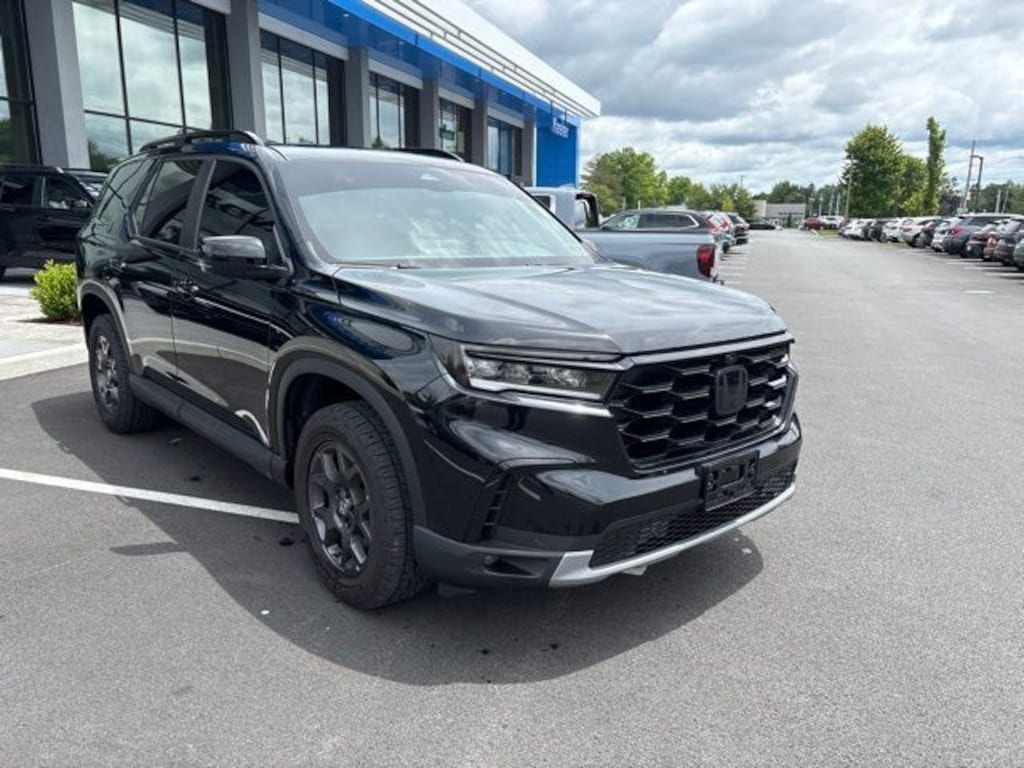 Certified 2025 Honda Pilot TrailSport SUV