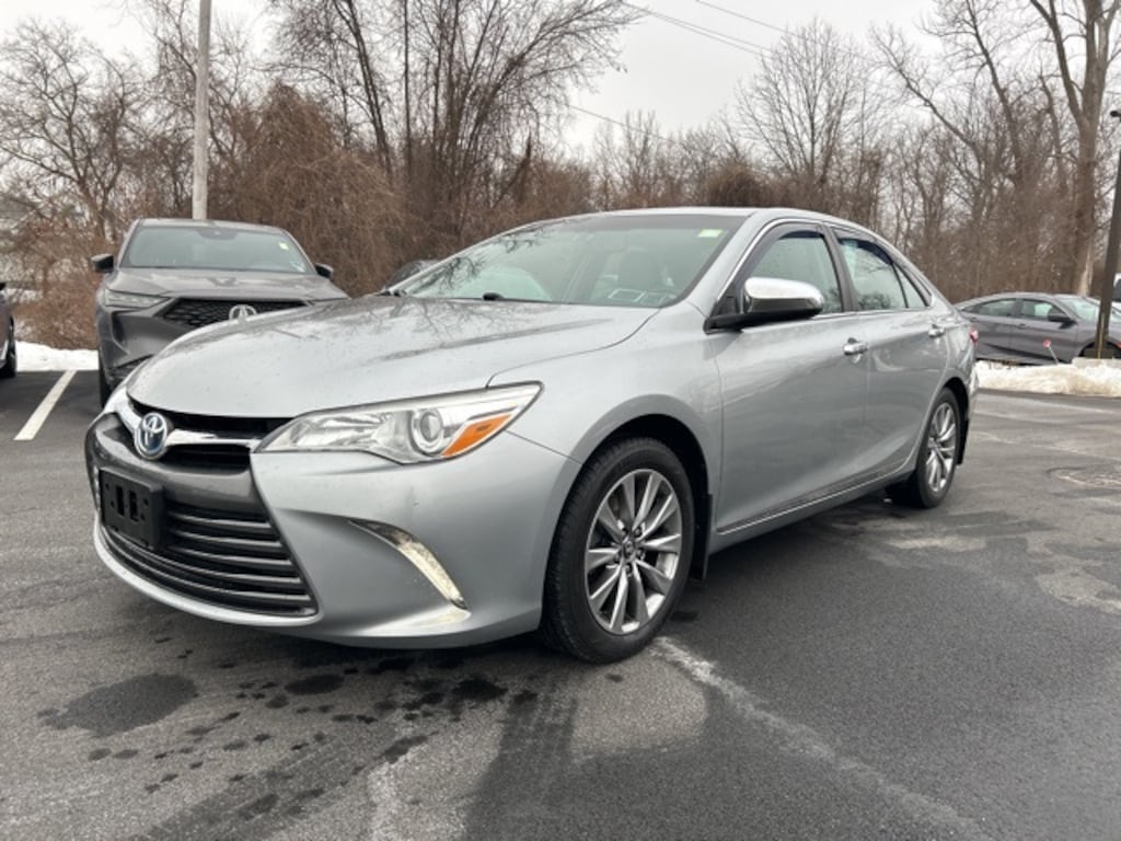 Used 2016 Toyota Camry Hybrid XLE Sedan