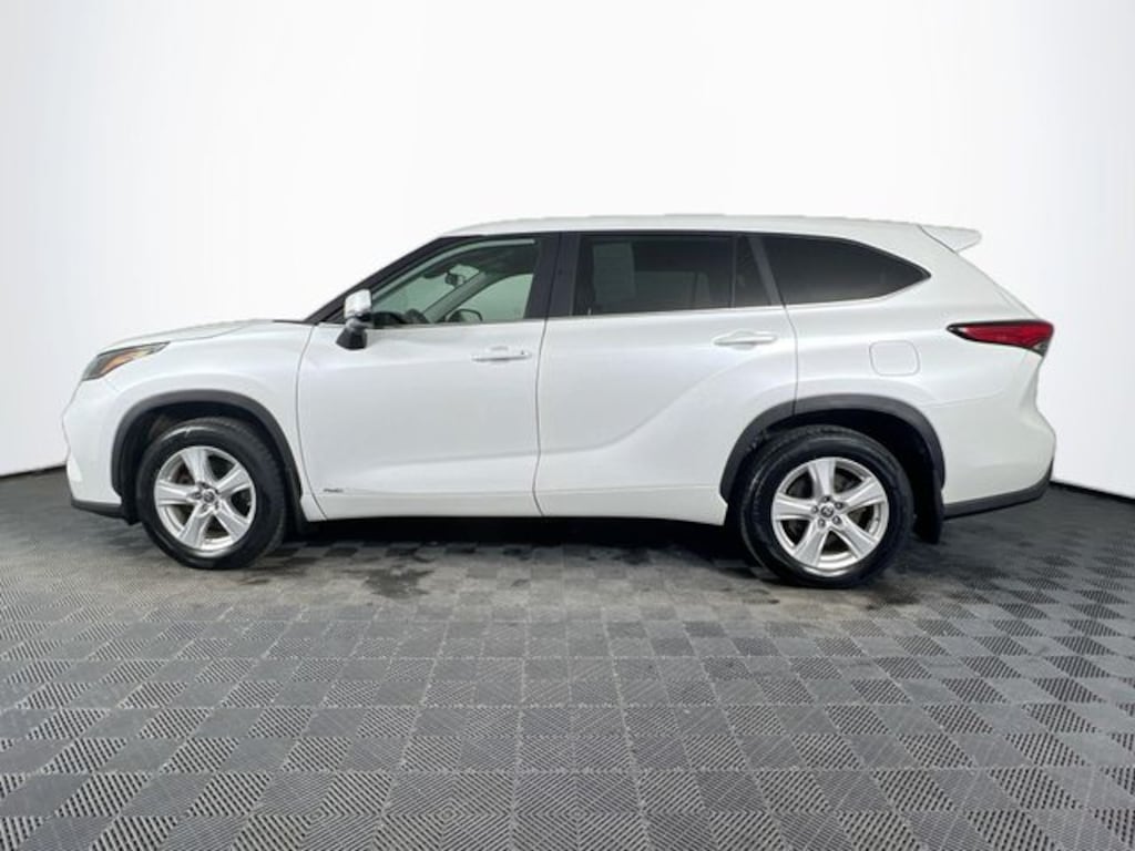 Used 2023 Toyota Highlander Hybrid LE SUV