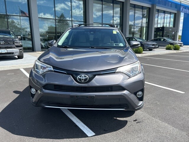 2017 Toyota RAV4 Limited photo 2