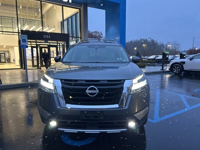 2022 Nissan Pathfinder SL photo 2